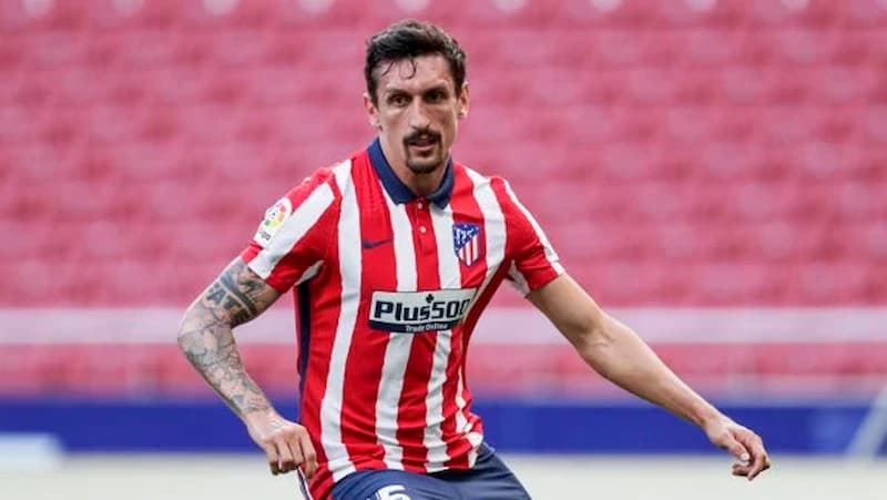 bek tengah terbaik di dunia Stefan Savić