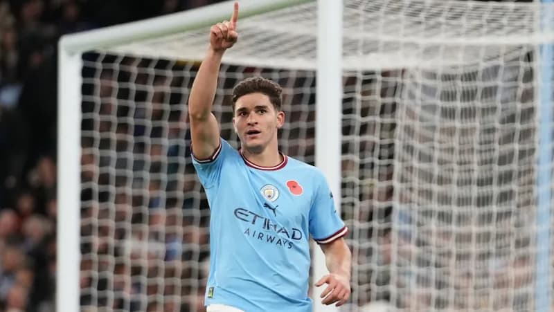statistik tentang Julien Álvarez Berapa Biaya Transfer Julian Álvarez ke Manchester City?