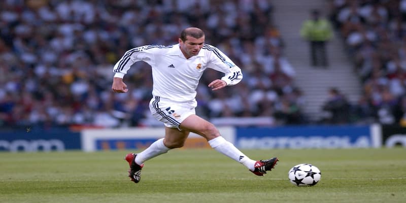 Gelandang Zinedine Zidane
