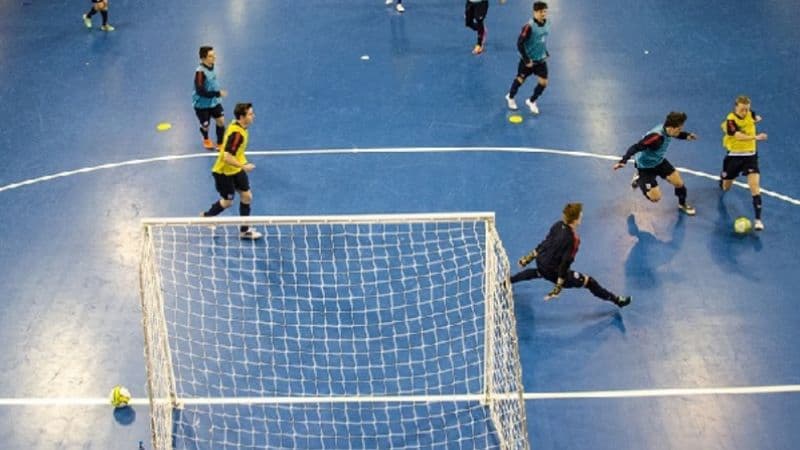 Hindari Dribel dan Penguasaan Bola Berlebihan