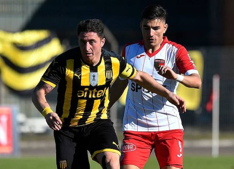 Perbandingan Kekuatan dan Gaya Bermain