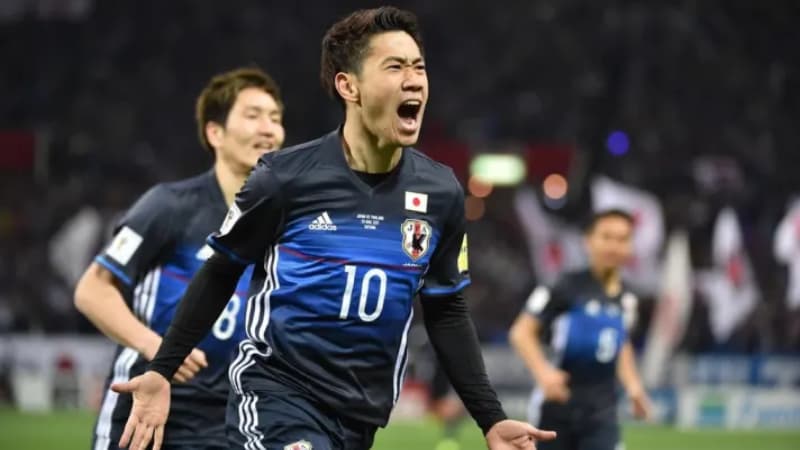 Gelandang - Shinji Kagawa