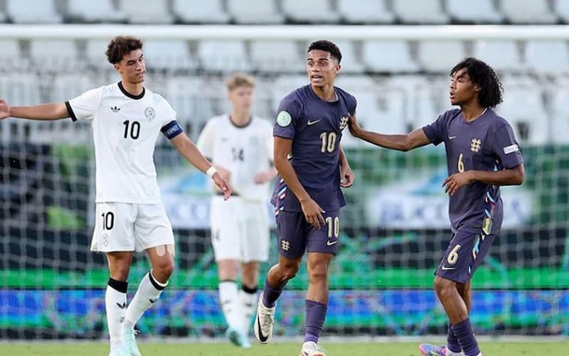 Perbandingan Kekuatan dan Gaya Bermain