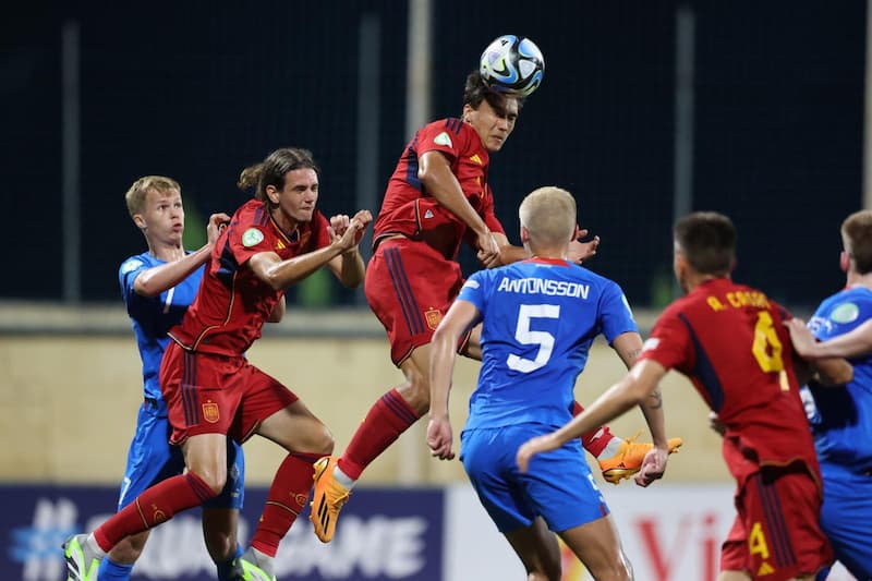 Perbandingan Kekuatan dan Strategi