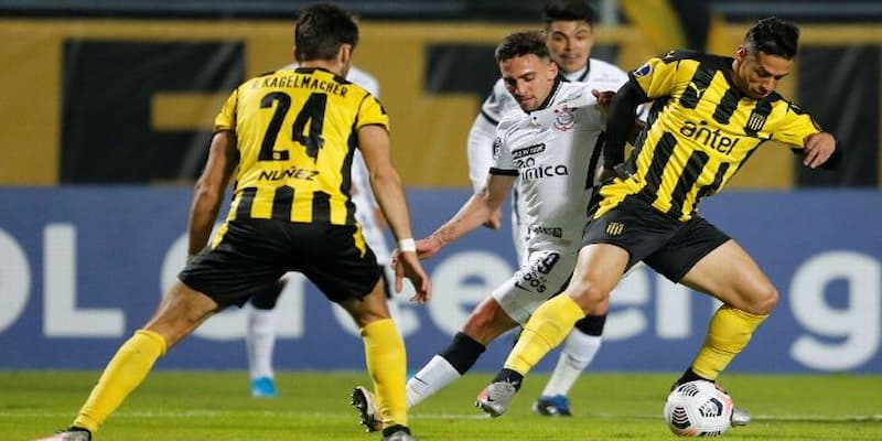 Analisis performa Corinthians dan Penarol