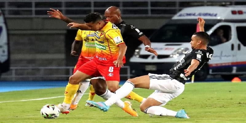 Prediksi Skor Atas/Bawah (Over/Under)