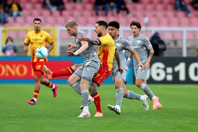 Analisis Over/Under (Total Gol)